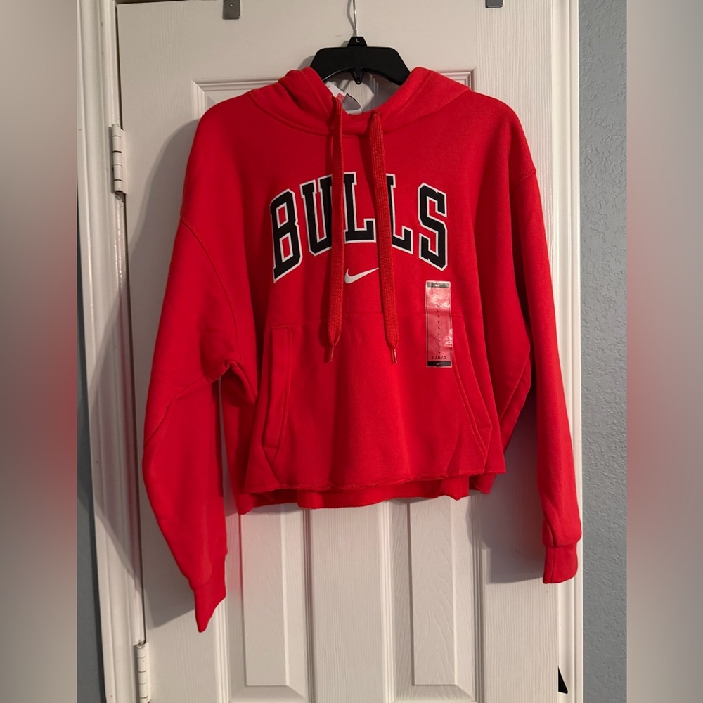 Women’s Nike Chicago Bulls Red Pullover Hoodie - Picture 6 of 12